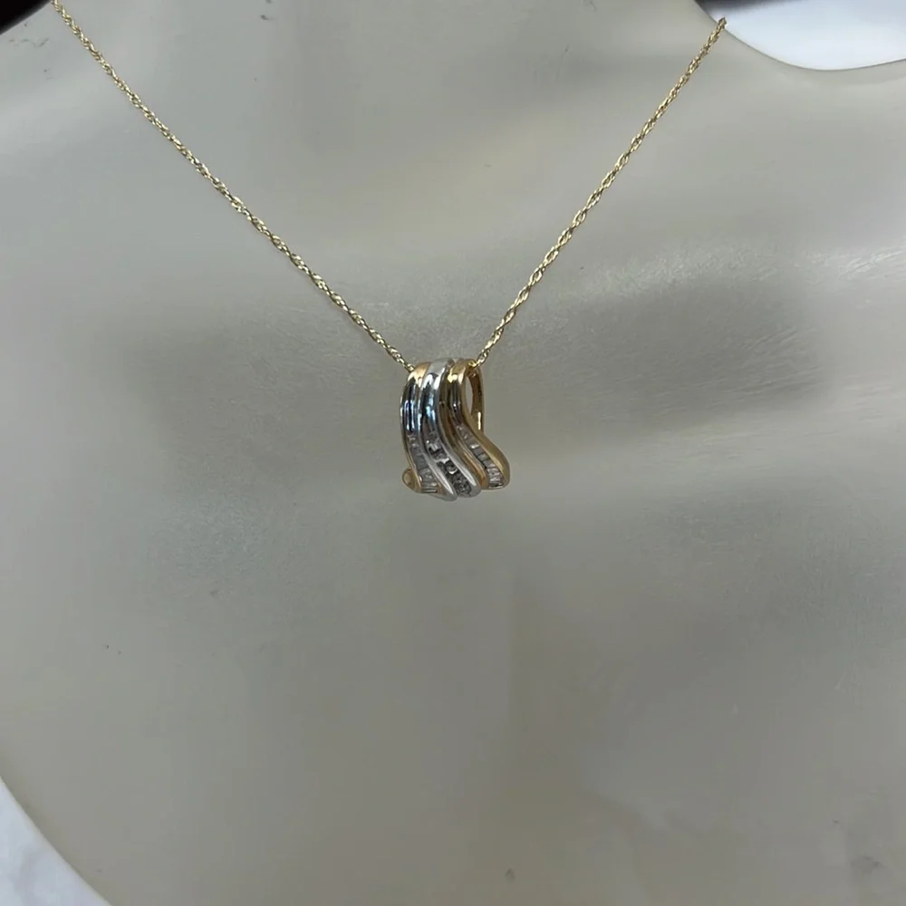 Round Diamonds 10K Gold Pendant - Picture 2 of 7